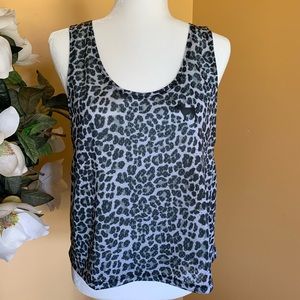 Victoria Secret/Pink Activewear Camouflage Crop top Size Large.